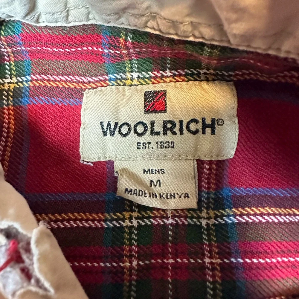 WOOLRICH FLANNEL BUTTON DOWN MENS SIZE Medium 100% Cotton Red Plaid Long Sleeve‎